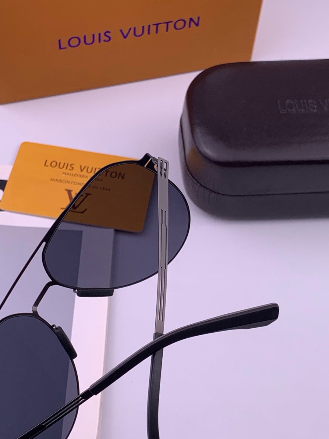 Louis Vuitton L39 Fashion Gold Lens Sunglasses for Men & Women - 431274 - detail image 4