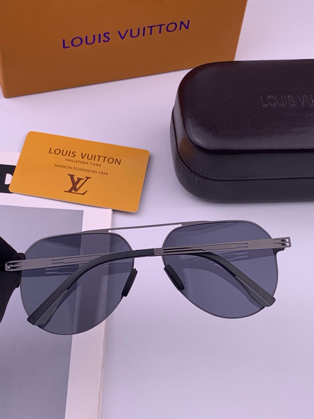 Louis Vuitton L39 Fashion Gold Lens Sunglasses for Men & Women - 431274 - detail image 5