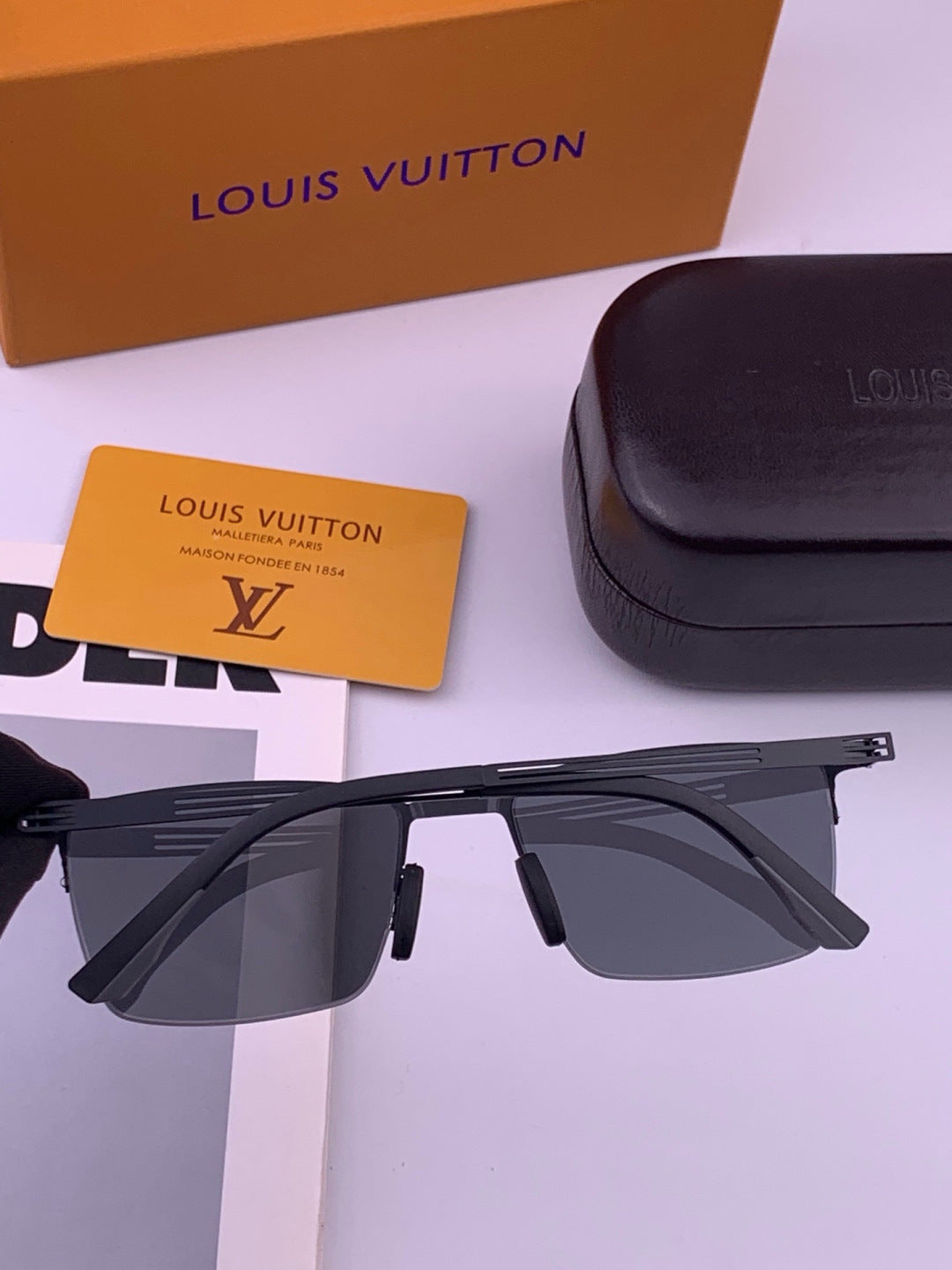 Louis Vuitton L510 Fashion Gold Lens Sunglasses for Men & Women - 431275 - detail image 4