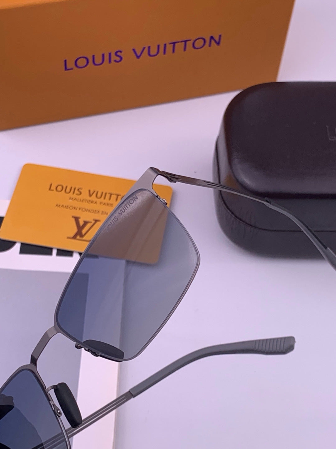 Louis Vuitton L510 Fashion Gold Lens Sunglasses for Men & Women - 431276 - detail image 3