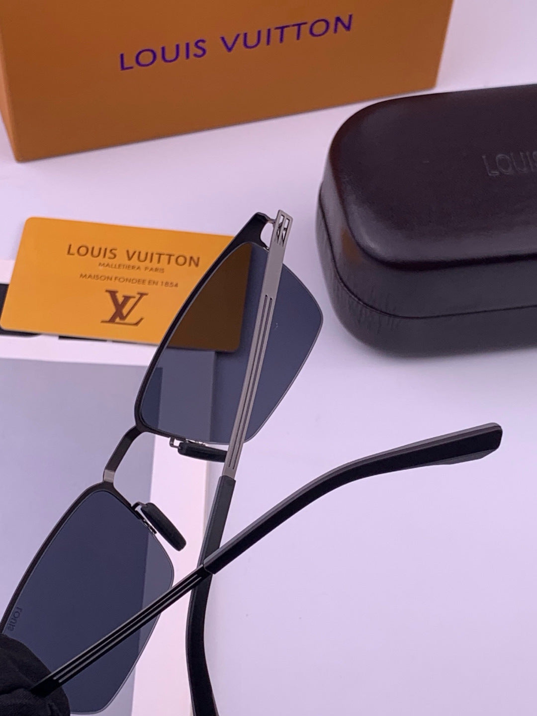 Louis Vuitton L510 Fashion Gold Lens Sunglasses for Men & Women - 431277 - detail image 5