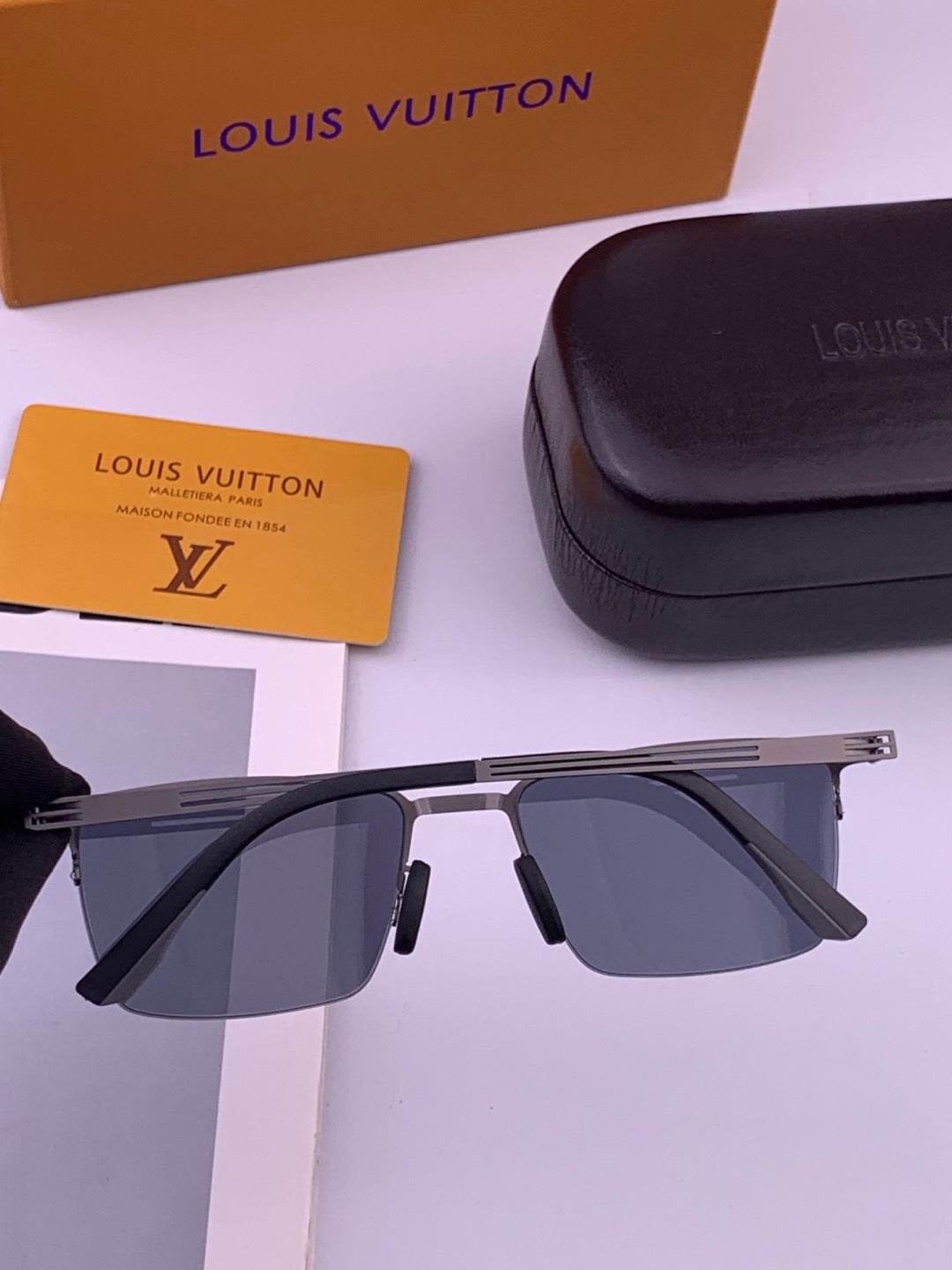 Louis Vuitton L510 Fashion Gold Lens Sunglasses for Men & Women - 431277 - detail image 4