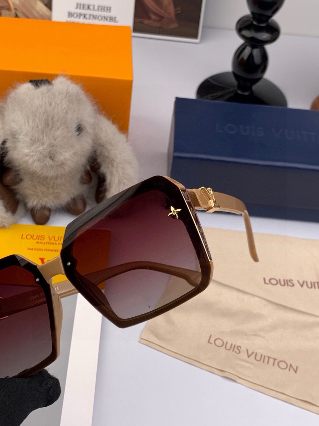 Louis Vuitton L3262 Square Red Lens Sunglasses for Men & Women - 431177 - detail image 4