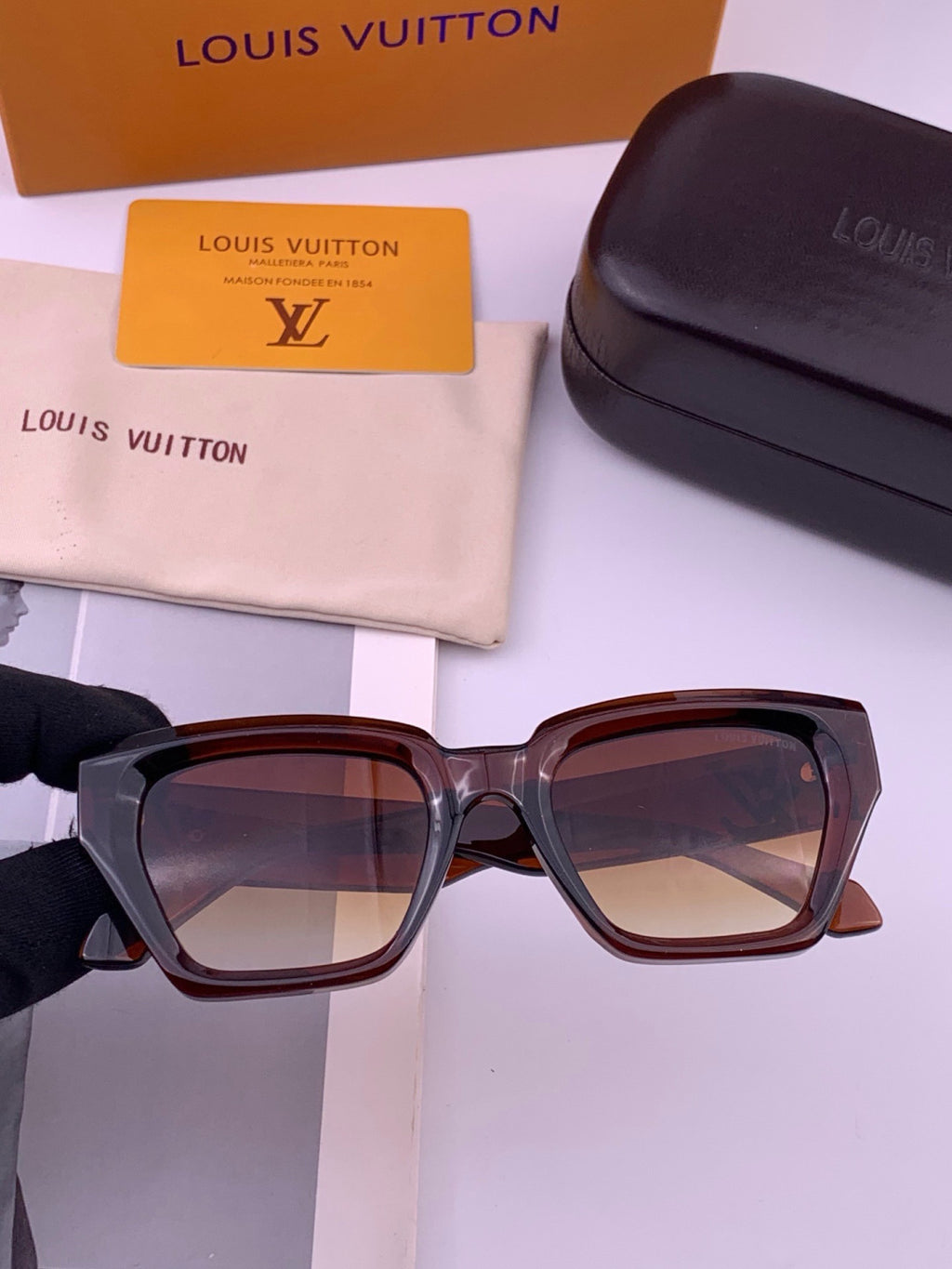 Louis Vuitton L26900 Square Black Lens Sunglasses for Women - 431180 - detail image 2