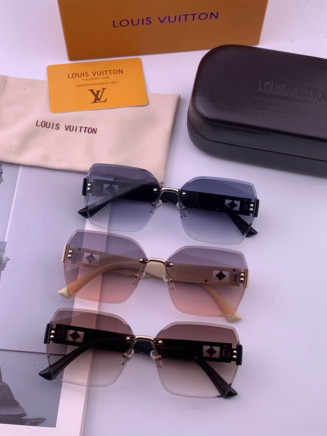 Louis Vuitton L9261 Square Black Lens Sunglasses for Men & Women - 431183 - detail image 7