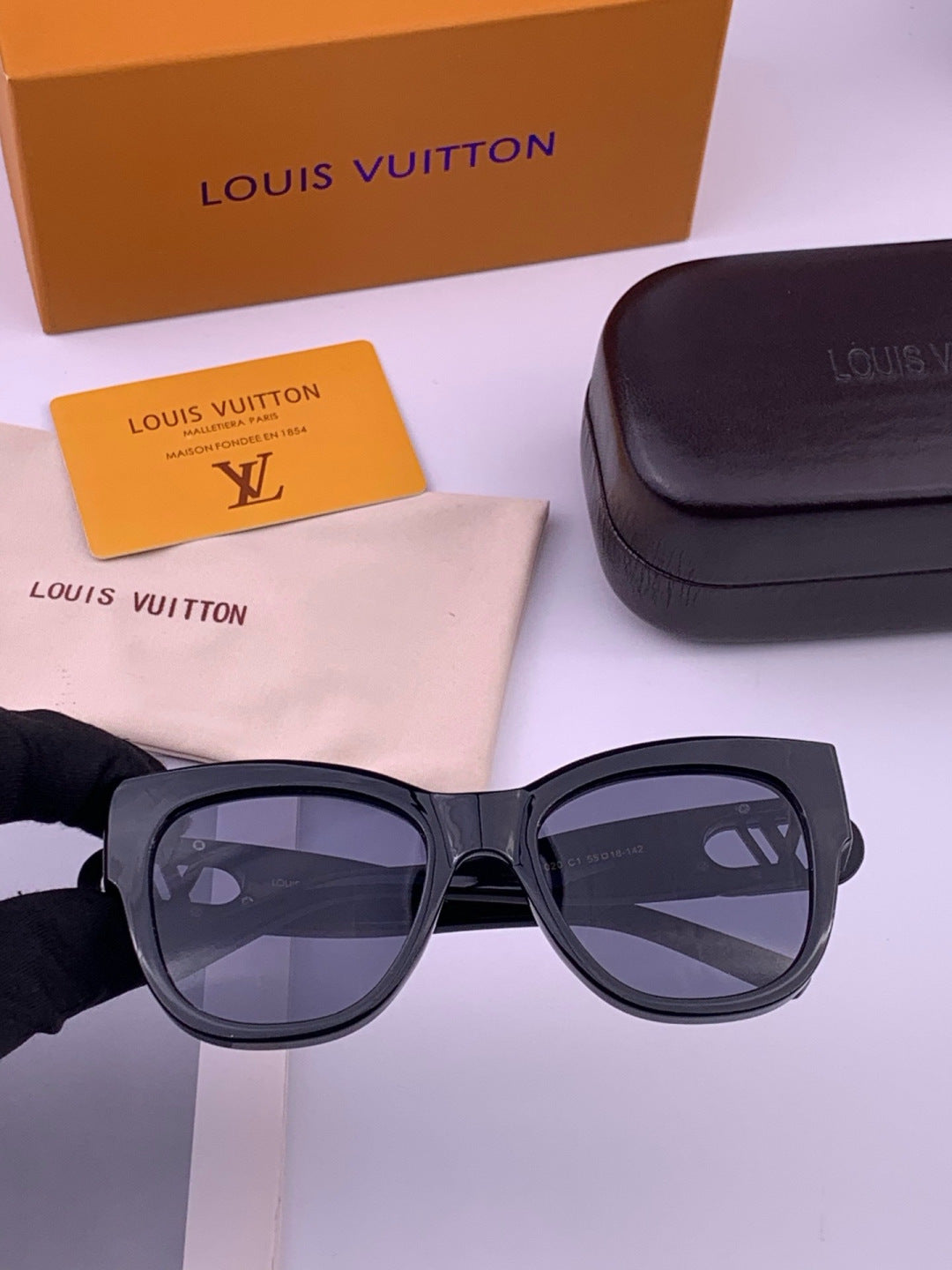 Louis Vuitton L07002 Square Black Lens Sunglasses for Women - 431185