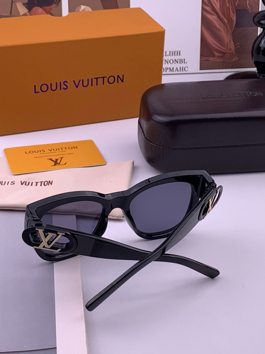 Louis Vuitton L07002 Square Black Lens Sunglasses for Women - 431185 - detail image 6