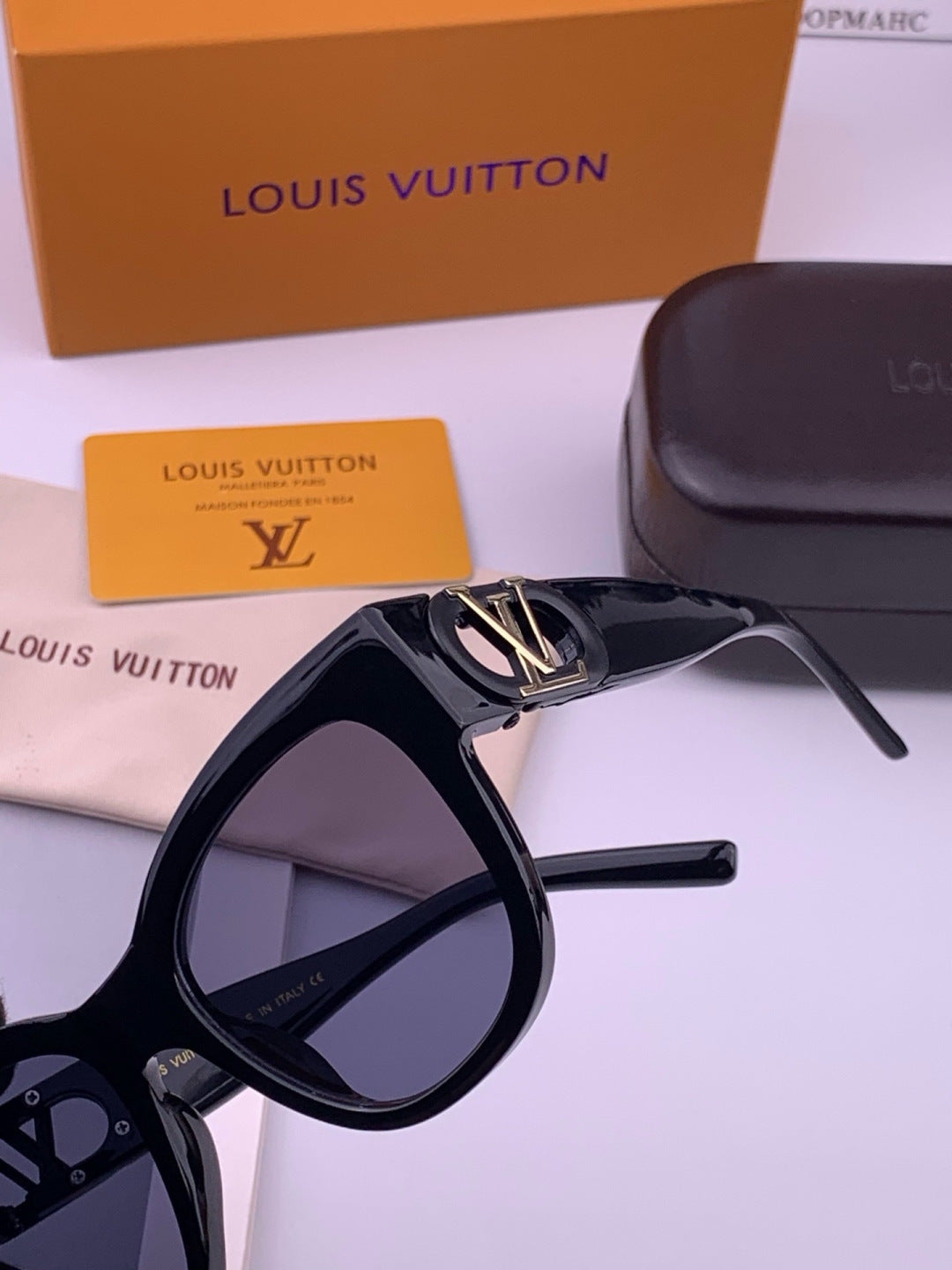 Louis Vuitton L07002 Square Black Lens Sunglasses for Women - 431185 - detail image 3