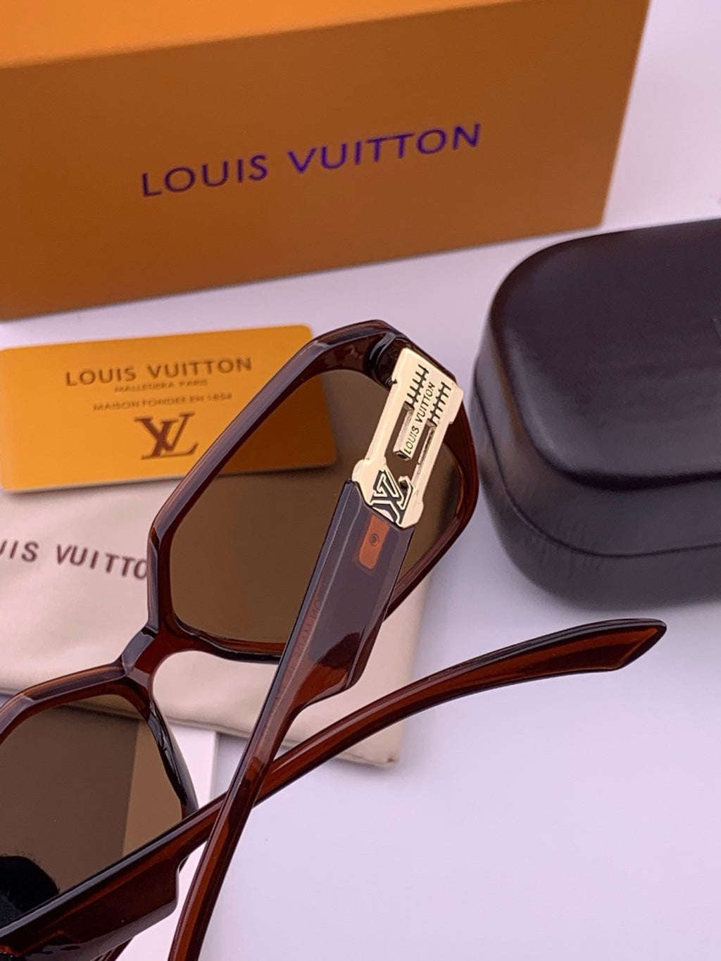 Louis Vuitton L17001 Square Black Lens Sunglasses for Women - 431187 - detail image 4