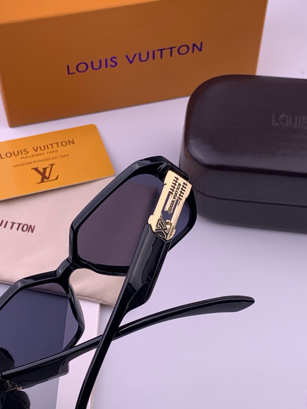 Louis Vuitton L17001 Square Black Lens Sunglasses for Women - 431188 - detail image 4