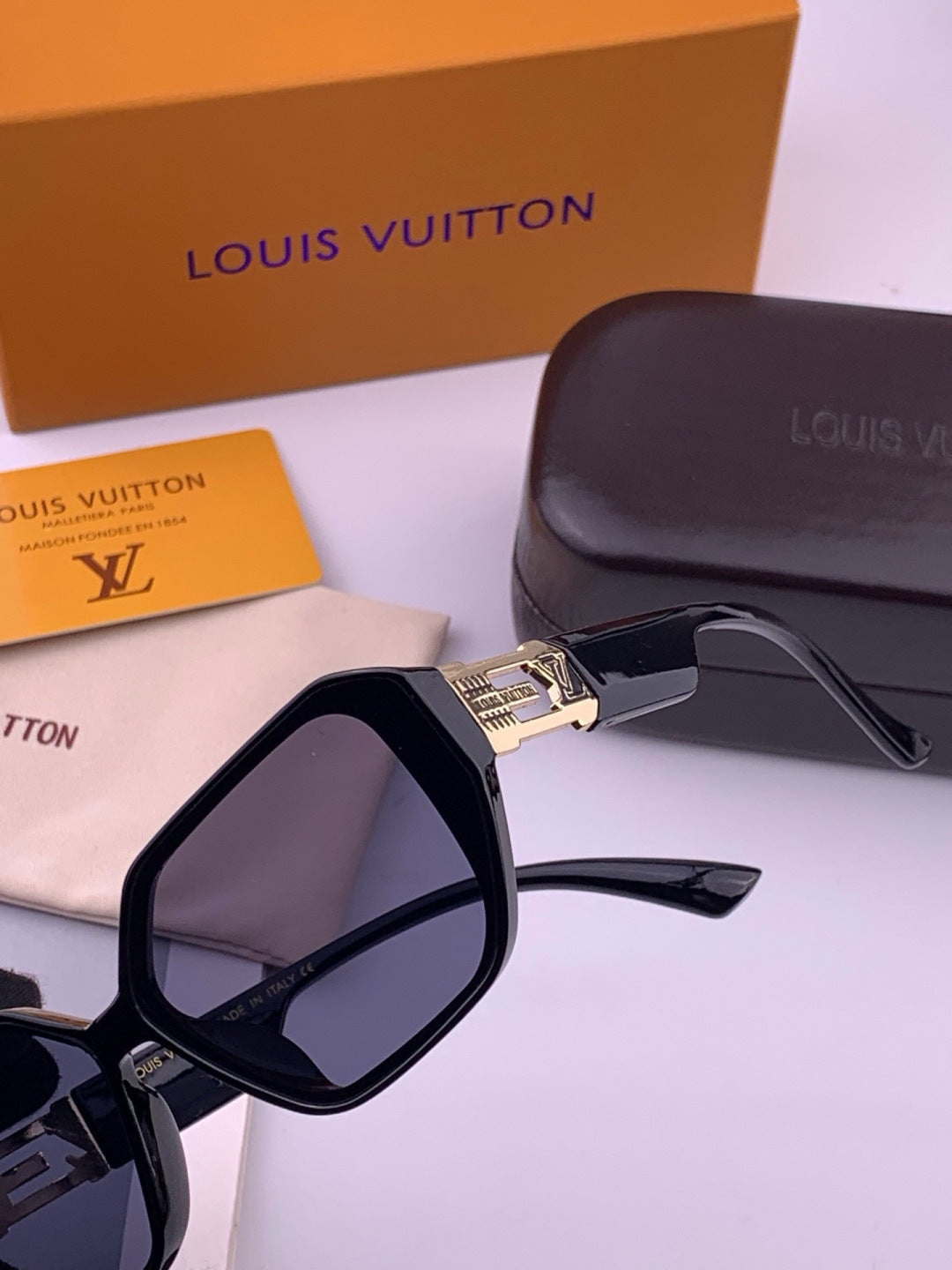 Louis Vuitton L17001 Square Black Lens Sunglasses for Women - 431188 - detail image 3