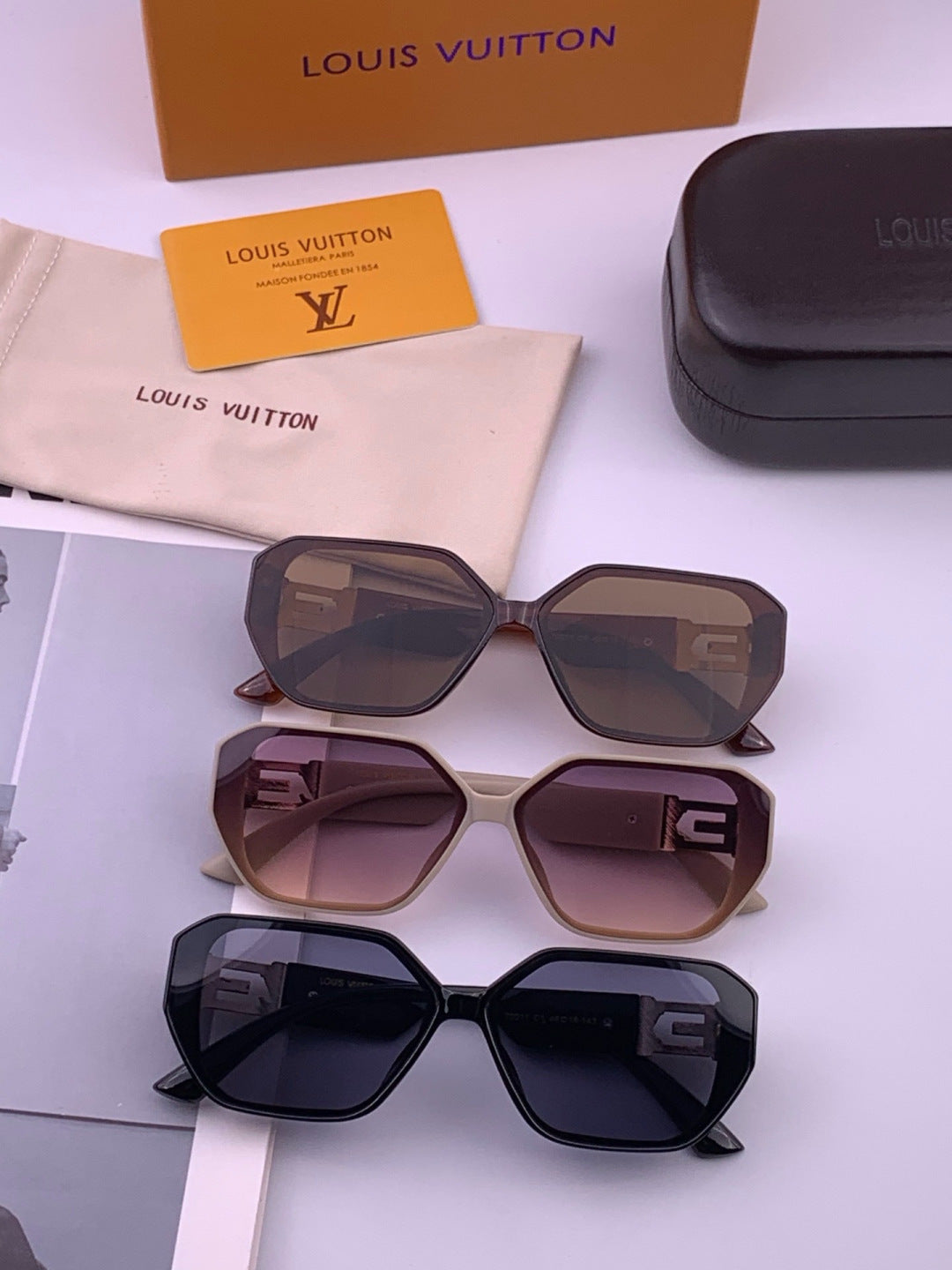 Louis Vuitton L17001 Square Black Lens Sunglasses for Women - 431188 - detail image 8
