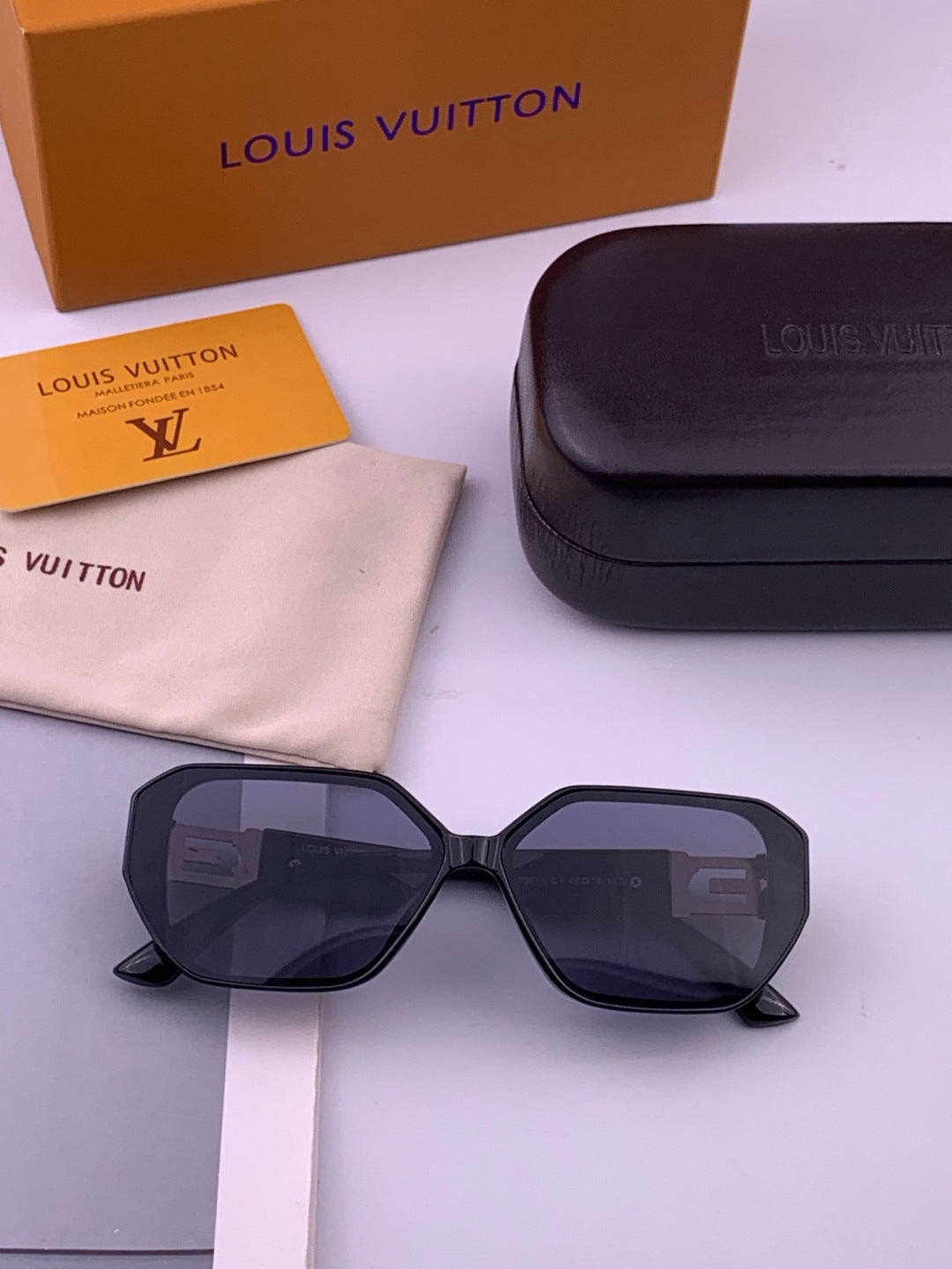Louis Vuitton L17001 Square Black Lens Sunglasses for Women - 431188 - detail image 7