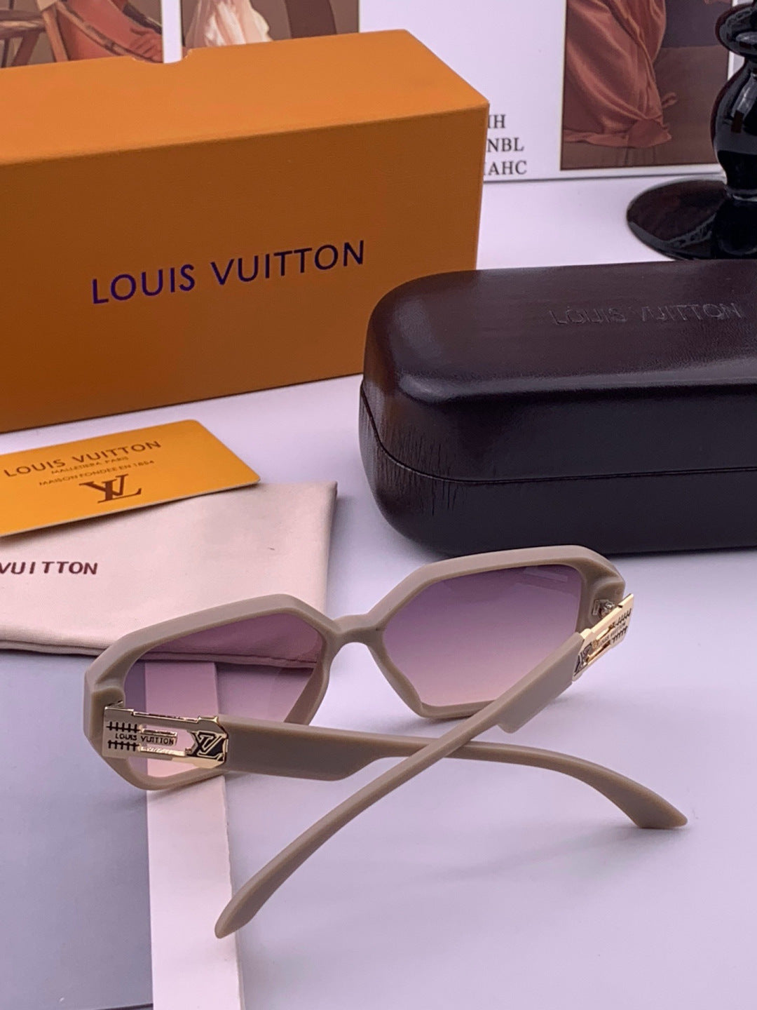 Louis Vuitton L17001 Square Purple Lens Sunglasses for Women - 431189 - detail image 4