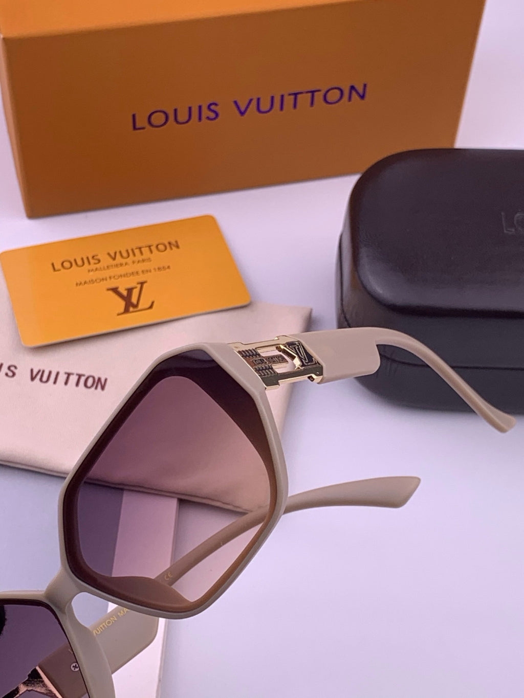 Louis Vuitton L17001 Square Purple Lens Sunglasses for Women - 431189 - detail image 3