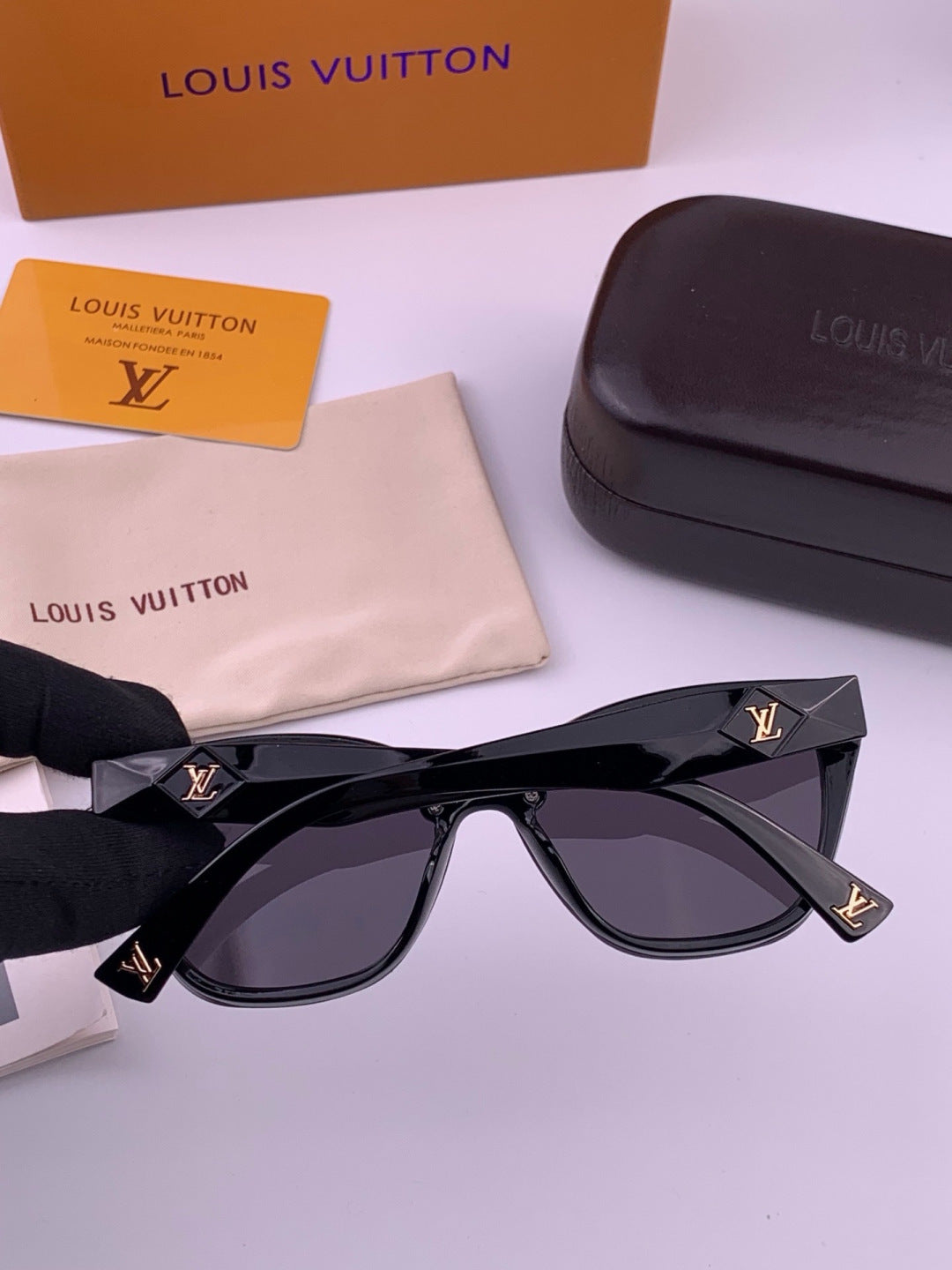 Louis Vuitton Fashion Gold Lens Sunglasses for Men & Women - 431190 - detail image 5