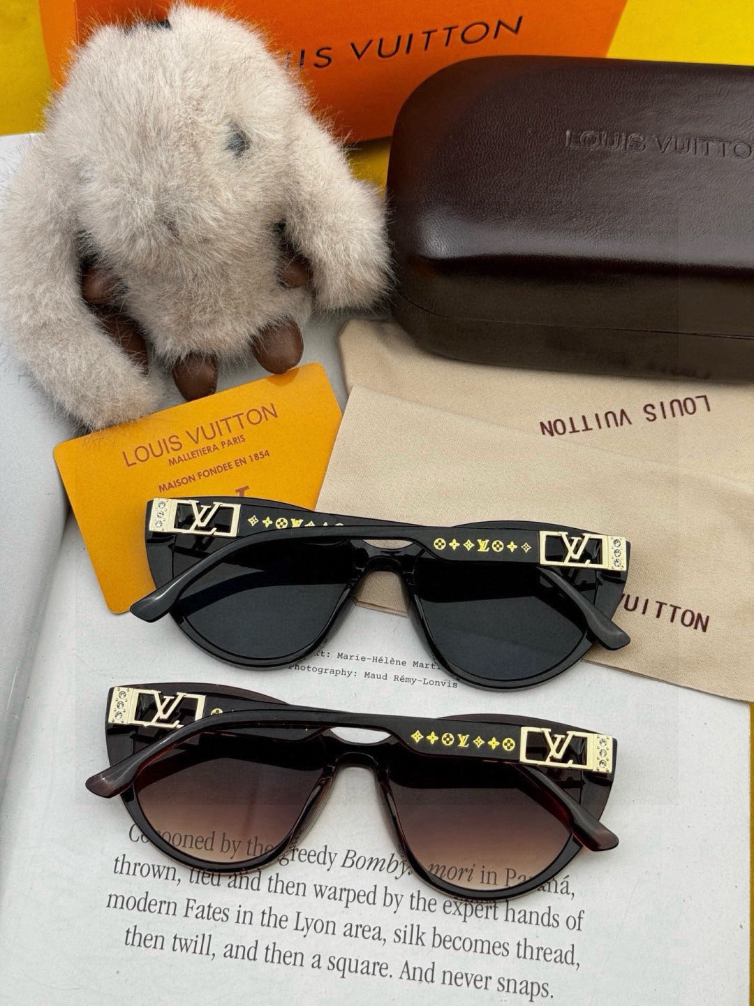 Louis Vuitton L15803 Square Red Lens Sunglasses for Women - detail image 6