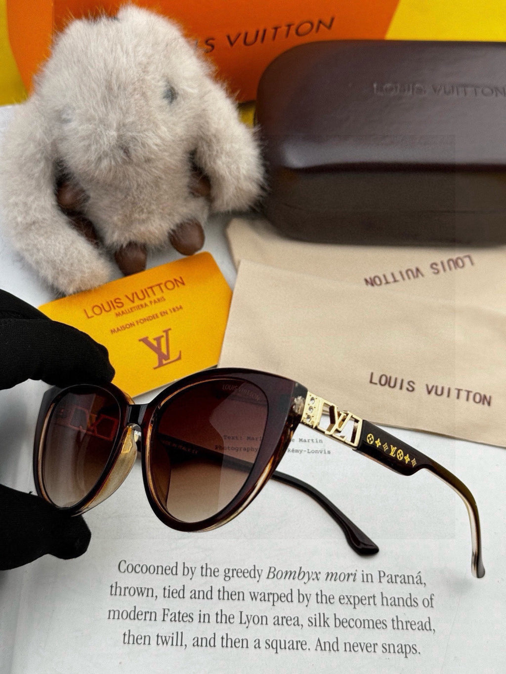 Louis Vuitton L15803 Square Red Lens Sunglasses for Women - detail image 3