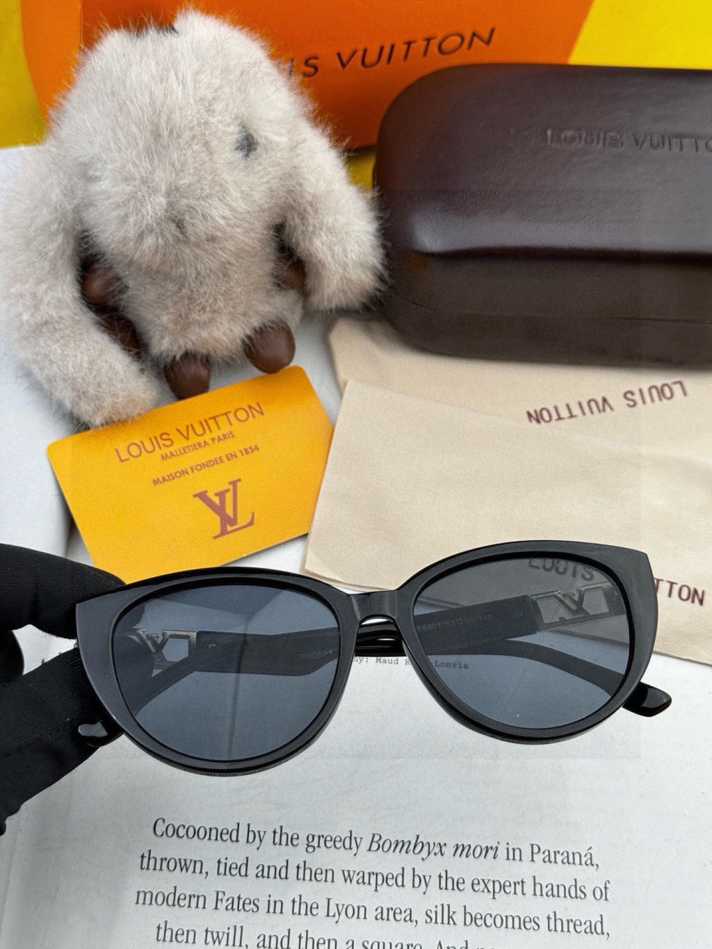 Louis Vuitton L15803 Square Red Lens Sunglasses for Women - detail image 2