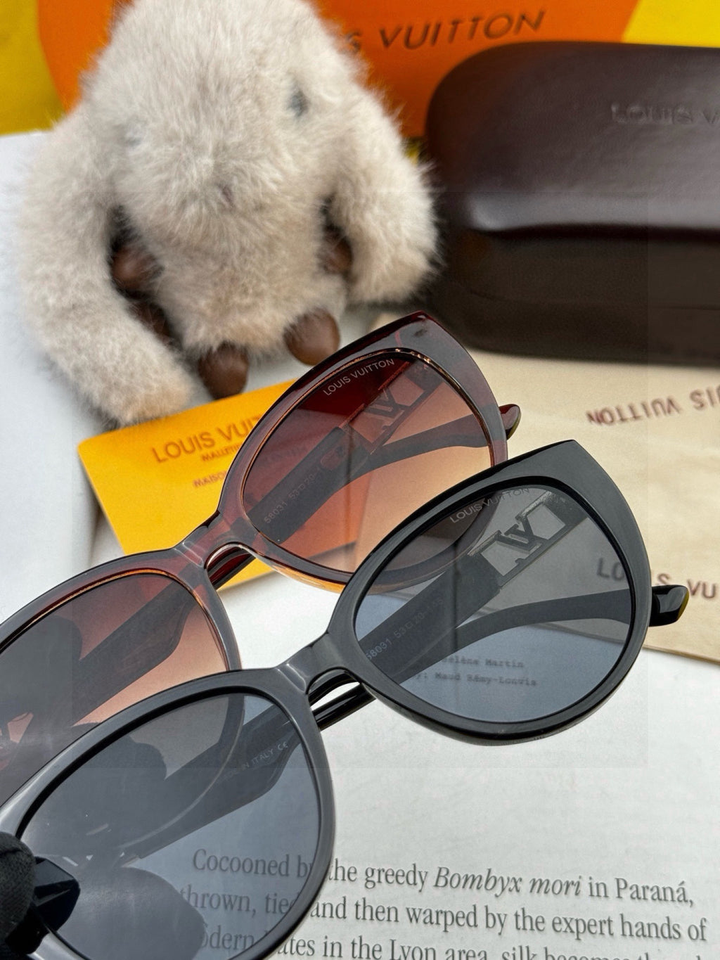 Louis Vuitton L15803 Square Red Lens Sunglasses for Women - detail image 5
