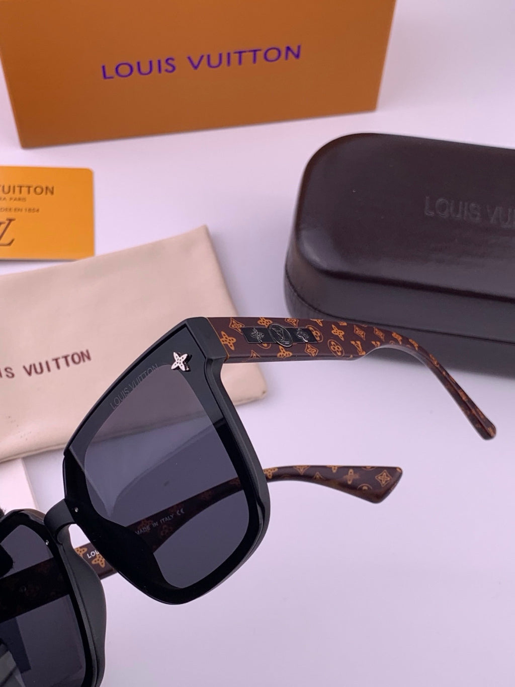 Louis Vuitton L1132 Square Gold Lens Sunglasses for Women - 431168 - detail image 4