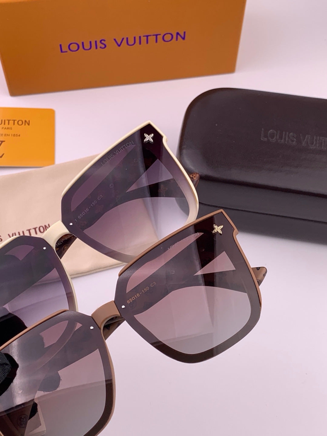 Louis Vuitton L1132 Square Gold Lens Sunglasses for Women - 431169