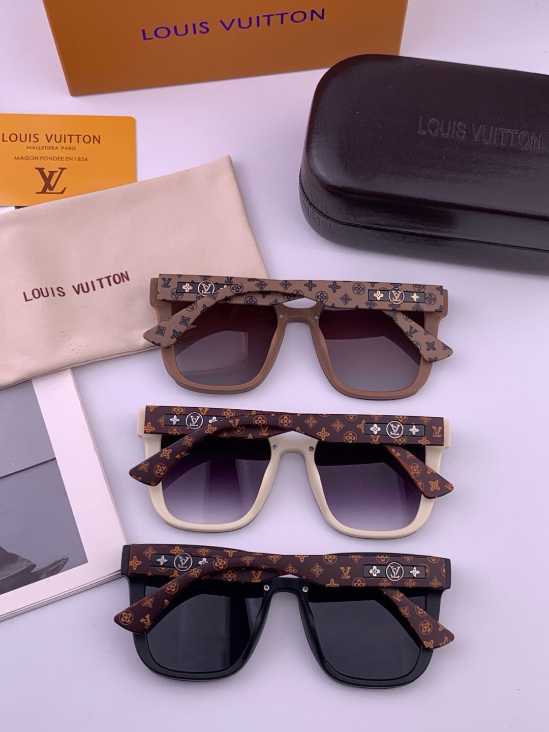 Louis Vuitton L1132 Square Gold Lens Sunglasses for Women - 431169 - detail image 3