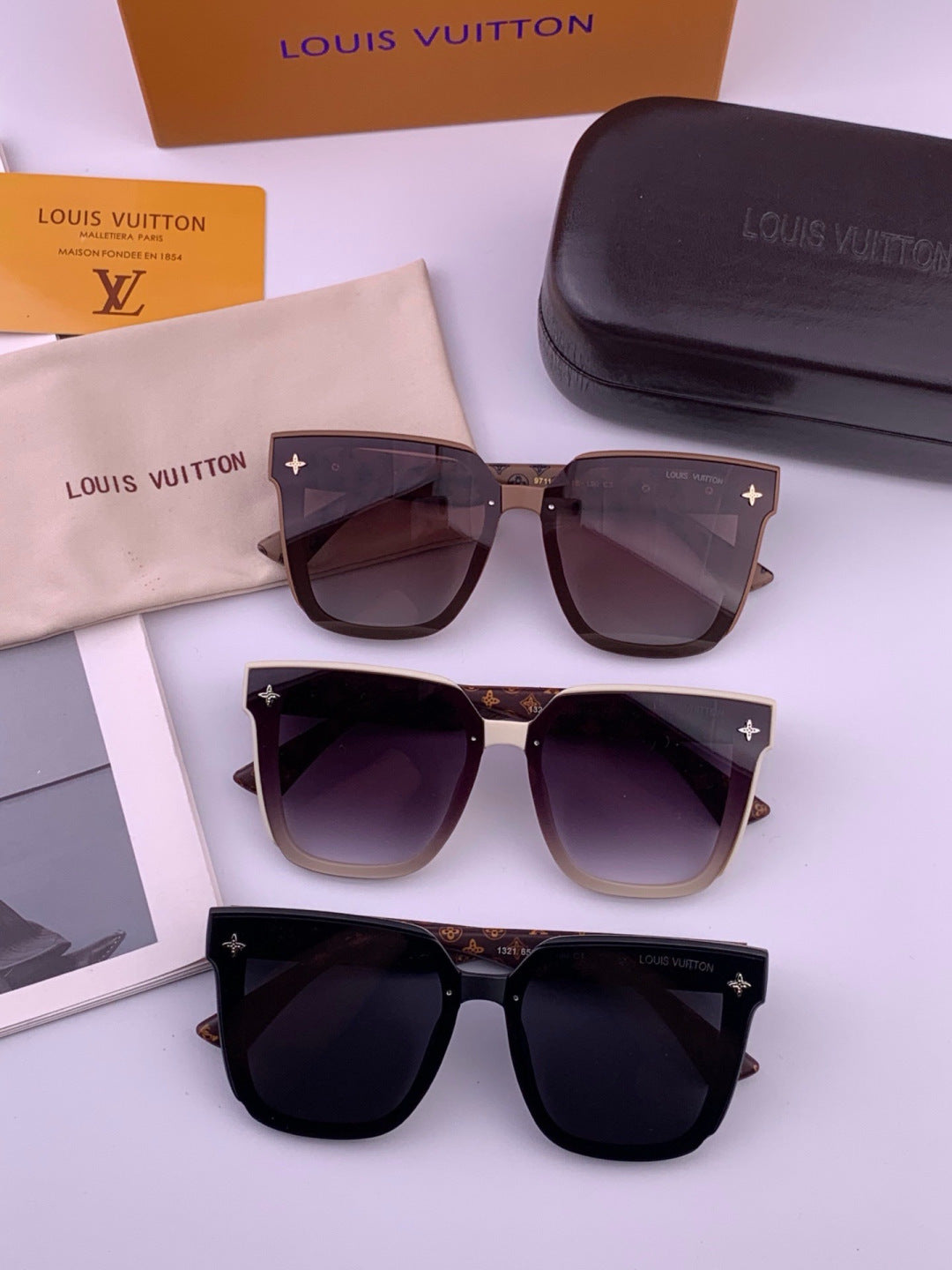 Louis Vuitton L1132 Square Gold Lens Sunglasses for Women - 431169 - detail image 4
