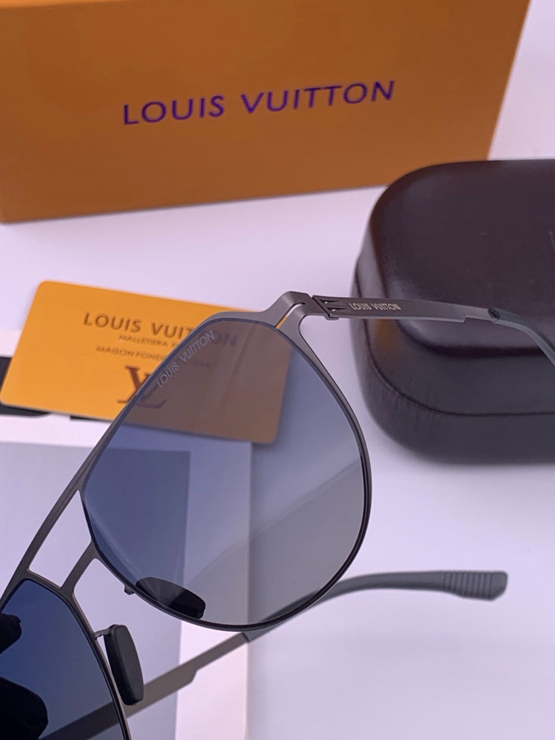 Louis Vuitton L712 Fashion Black Lens Sunglasses for Men & Women - 431156 - detail image 3