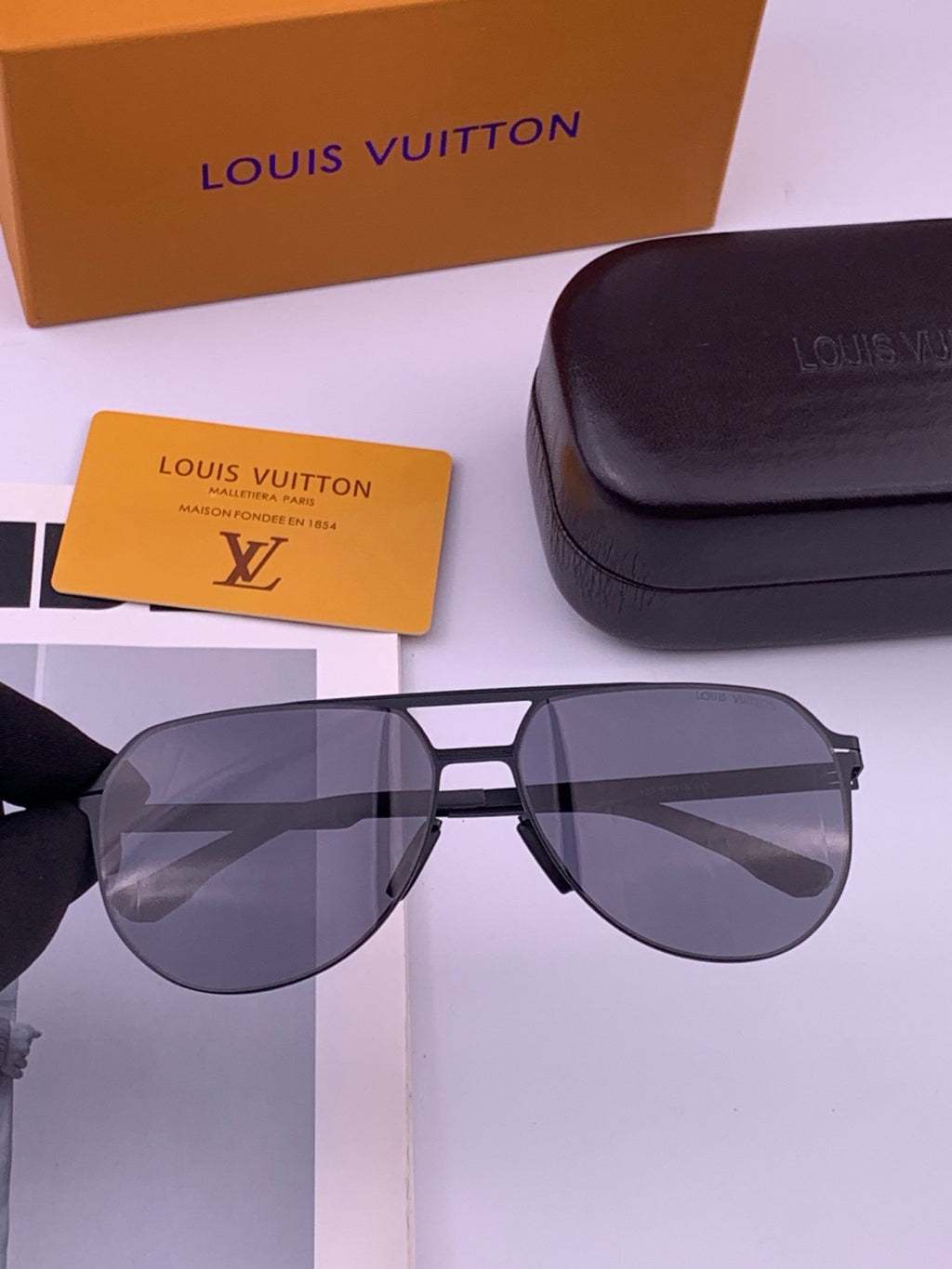 Louis Vuitton L712 Fashion Brown Lens Sunglasses for Men & Women - 431157