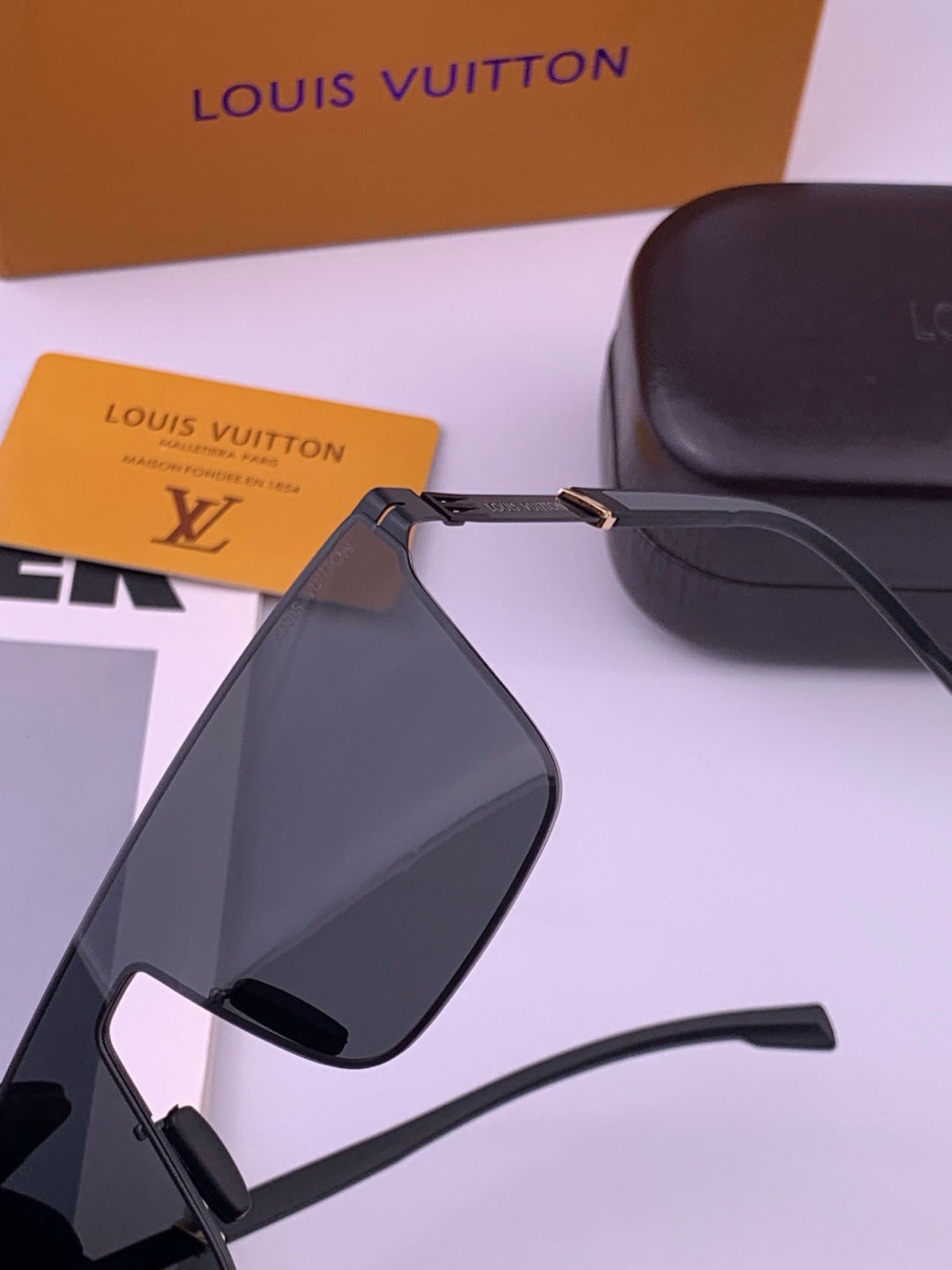 Louis Vuitton L016 Fashion Brown Lens Sunglasses for Men & Women - 431158 - detail image 3