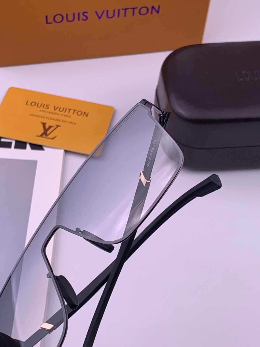 Louis Vuitton L016 Fashion Gold Lens Sunglasses for Men & Women - 431159 - detail image 4