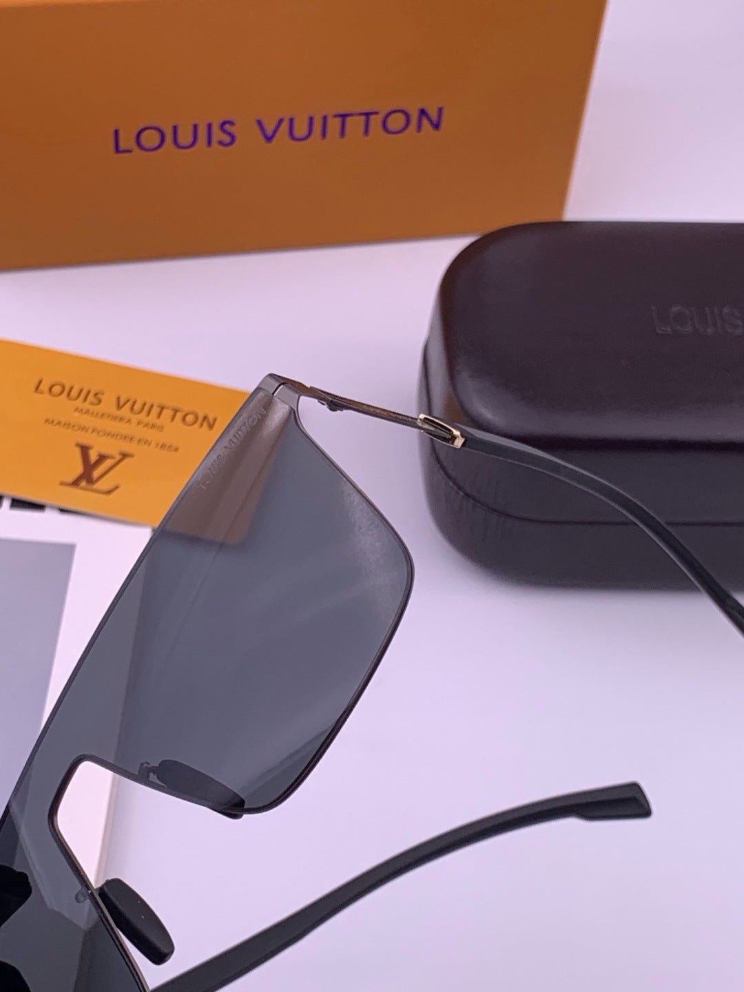 Louis Vuitton L016 Fashion Black Lens Sunglasses for Men & Women - 431160 - detail image 3