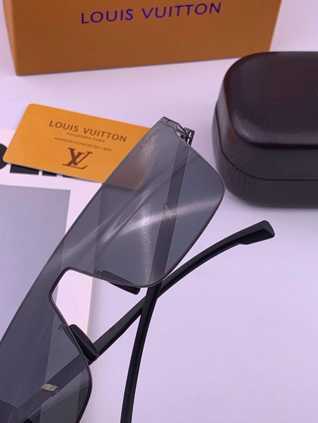 Louis Vuitton L016 Fashion Black Lens Sunglasses for Men & Women - 431160 - detail image 4