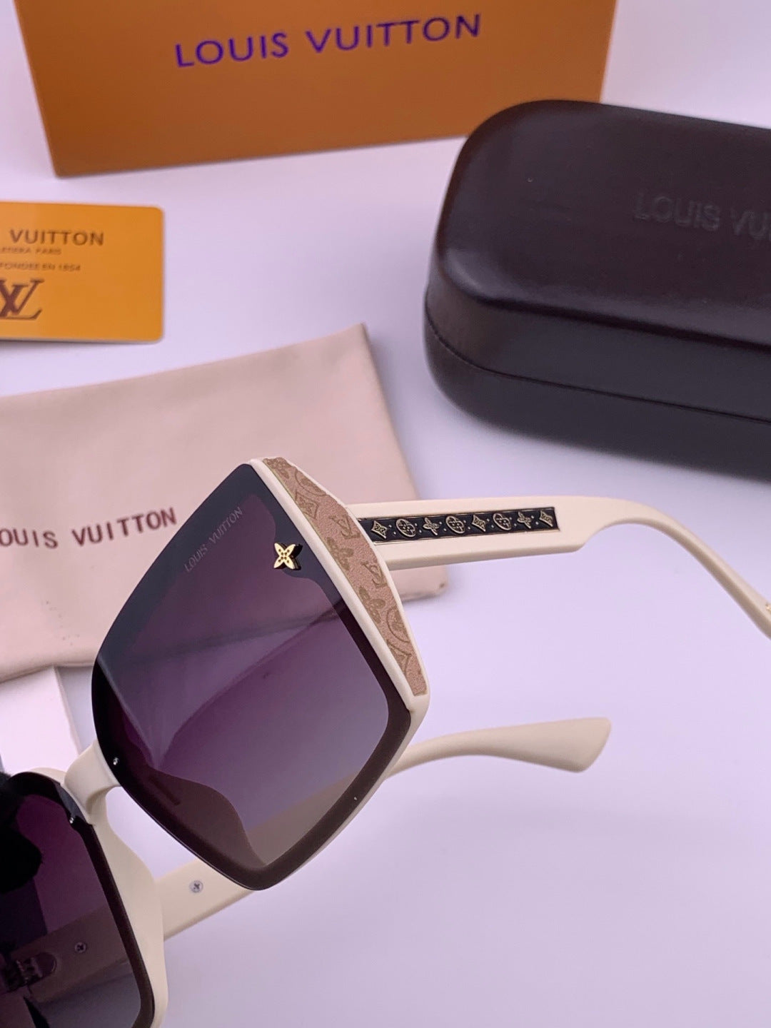 Louis Vuitton Fashion Gold Lens Sunglasses for Men & Women - 448591 - detail image 4