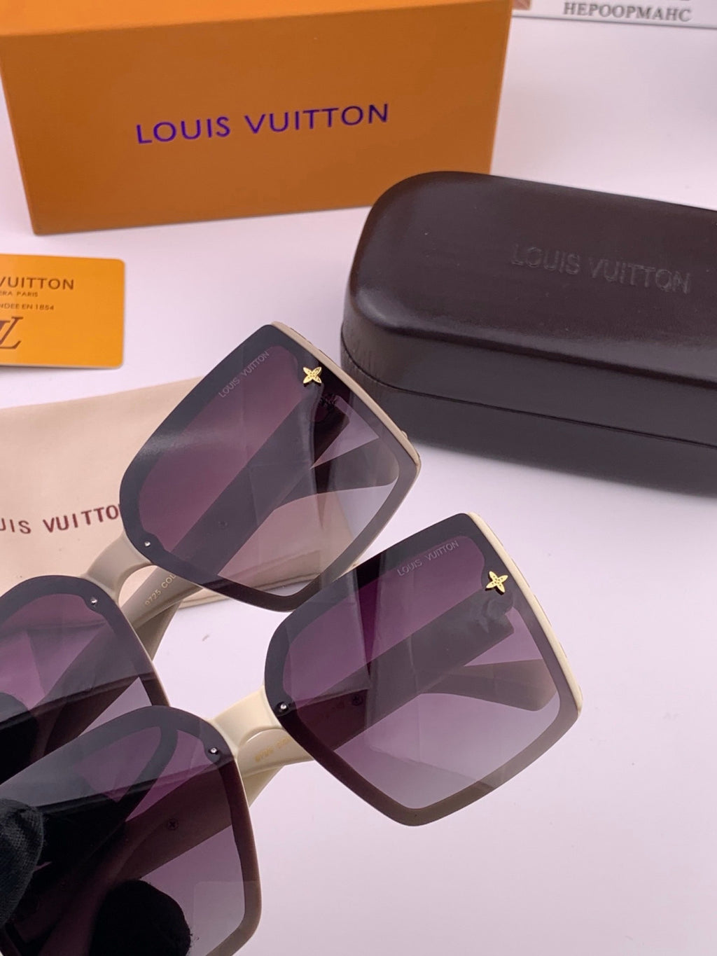 Louis Vuitton Fashion Gold Lens Sunglasses for Men & Women - 448592 - detail image 5