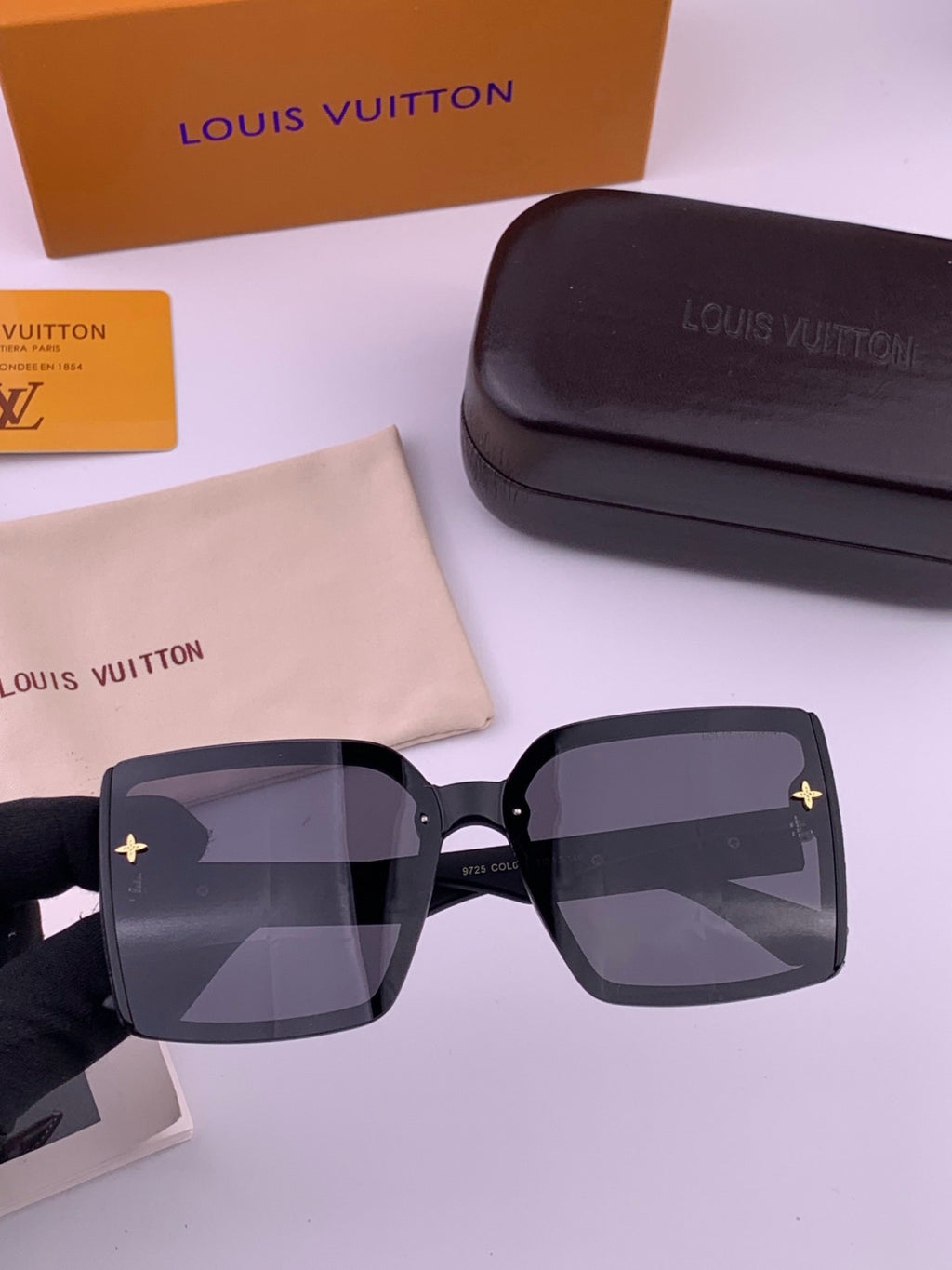 Louis Vuitton Fashion Gold Lens Sunglasses for Men & Women - 448592 - detail image 3
