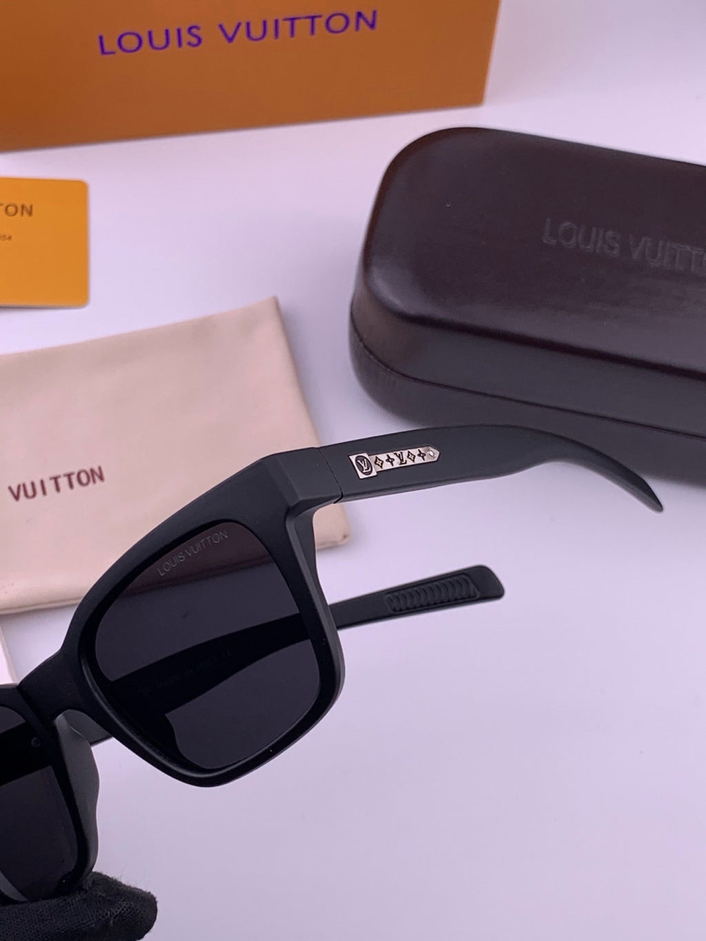 Louis Vuitton Fashion Black Lens Sunglasses for Men & Women - 448593 - detail image 4