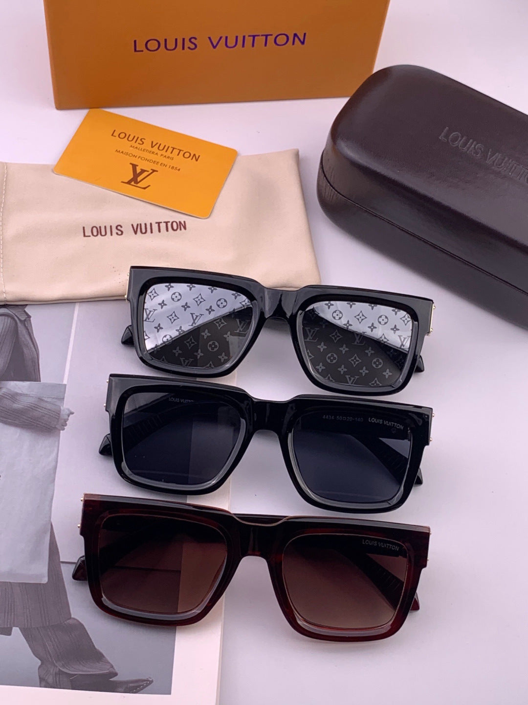 Louis Vuitton L4443 Square Black Lens Sunglasses for Women - 448596 - detail image 5