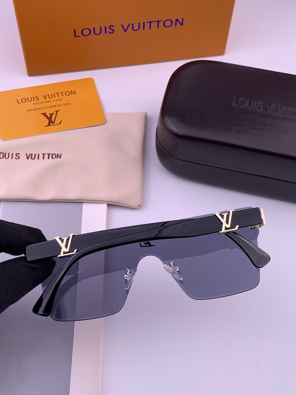 Louis Vuitton L36000 Oversized Blue Lens Sunglasses for Men & Women - 448603 - detail image 6