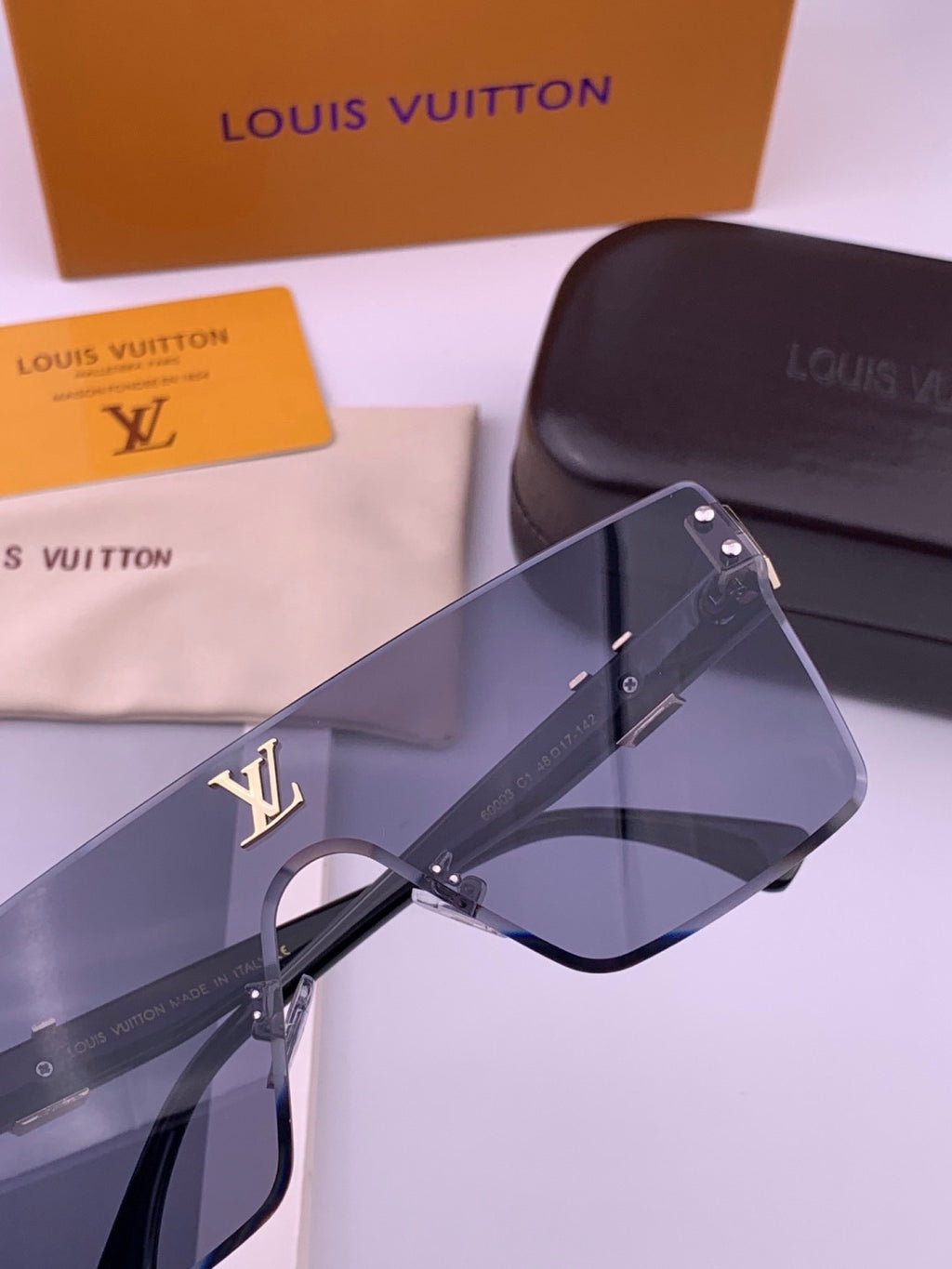Louis Vuitton L36000 Oversized Blue Lens Sunglasses for Men & Women - 448603 - detail image 4
