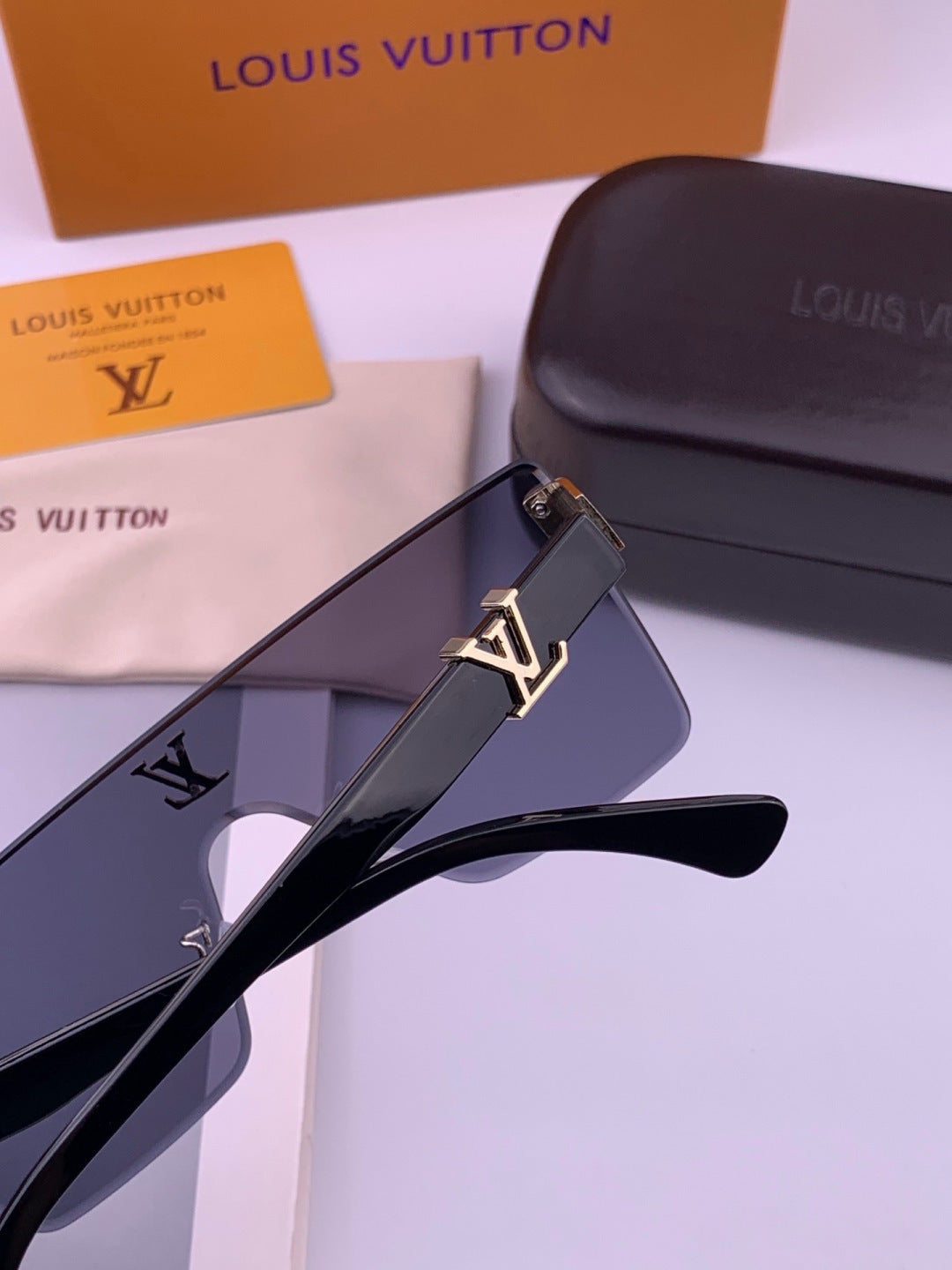 Louis Vuitton L36000 Oversized Blue Lens Sunglasses for Men & Women - 448603 - detail image 5