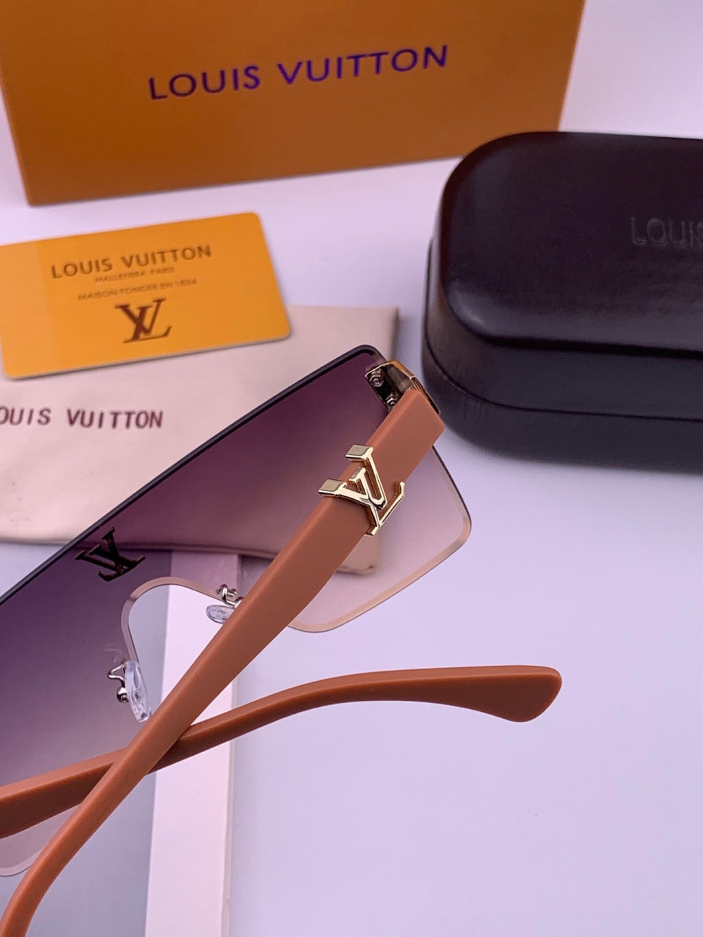 Louis Vuitton L36000 Oversized Purple Lens Sunglasses for Men & Women - 448604 - detail image 4
