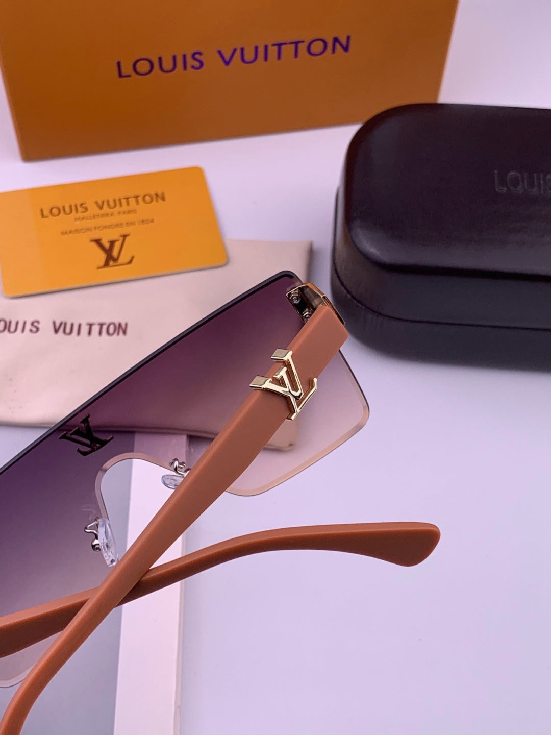 Louis Vuitton L36000 Oversized Purple Lens Sunglasses for Men & Women - 448604 - detail image 4