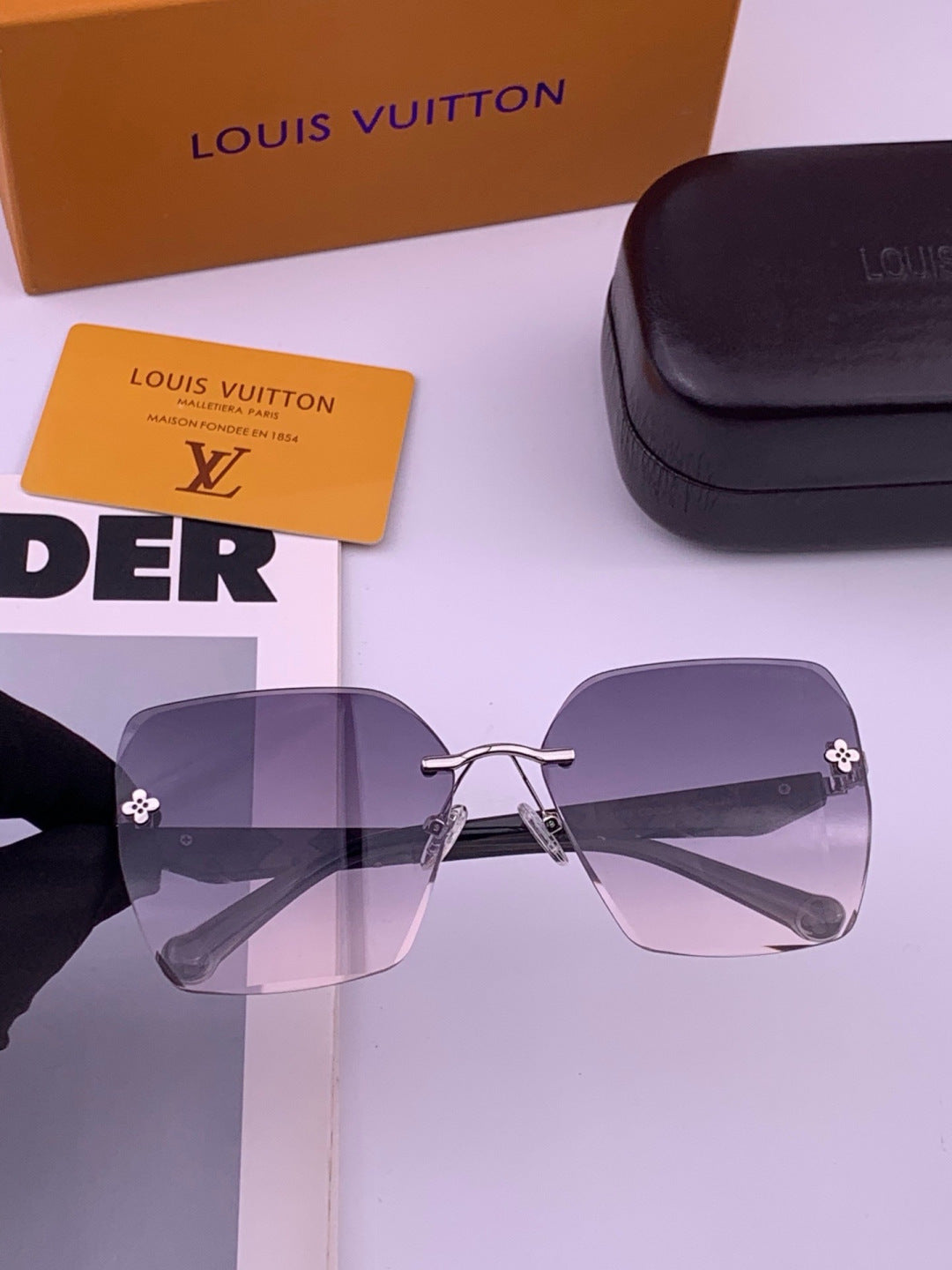 Louis Vuitton L8612 Square Gold Lens Sunglasses for Men & Women - 448513