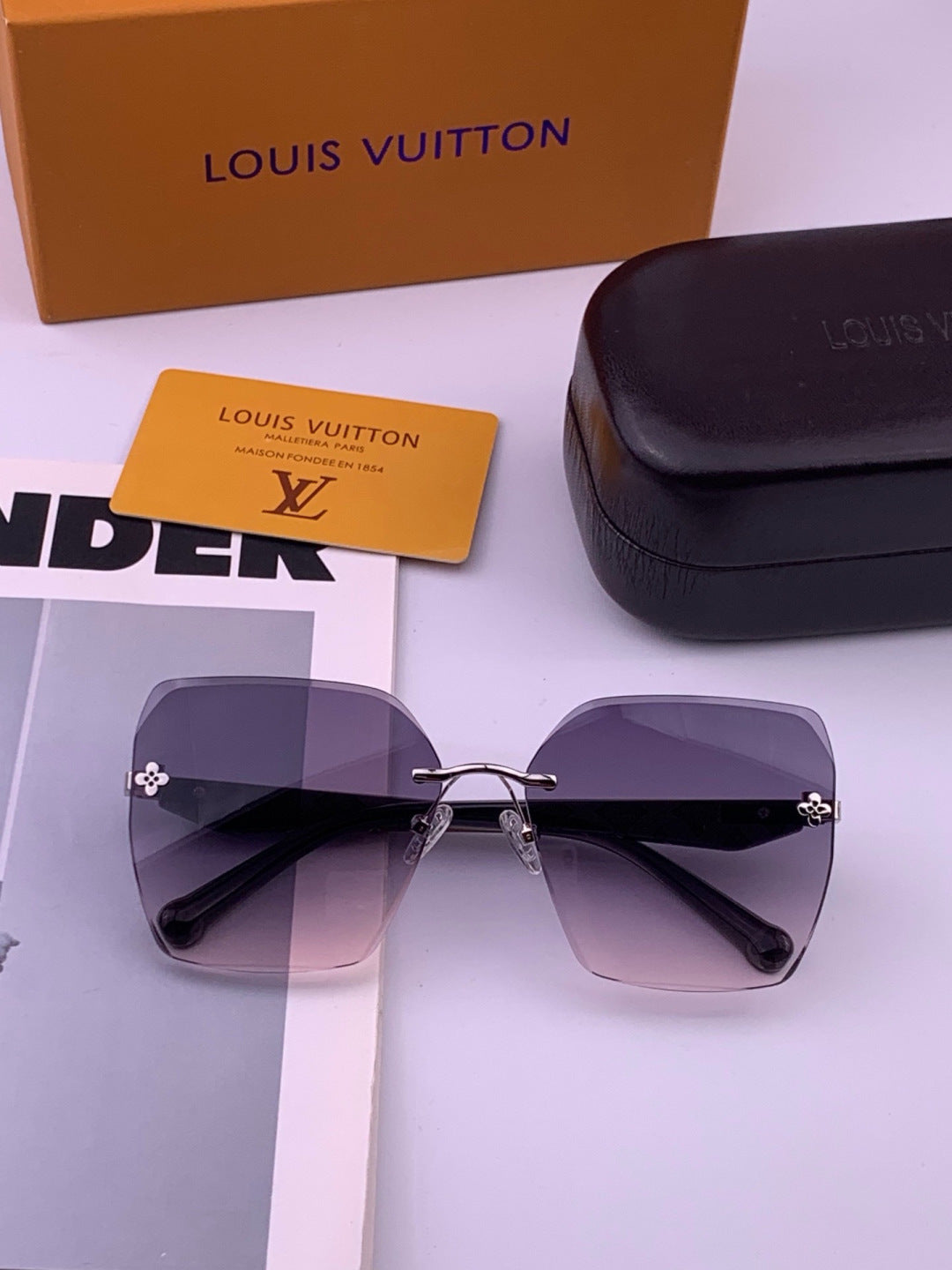 Louis Vuitton L8612 Square Gold Lens Sunglasses for Men & Women - 448513 - detail image 7