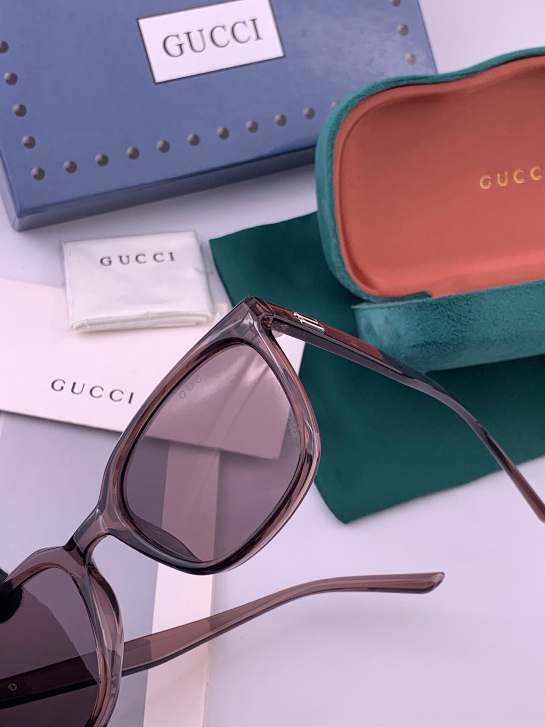 Gucci G57712 Polarized Square Red Lens Sunglasses for Women - detail image 3