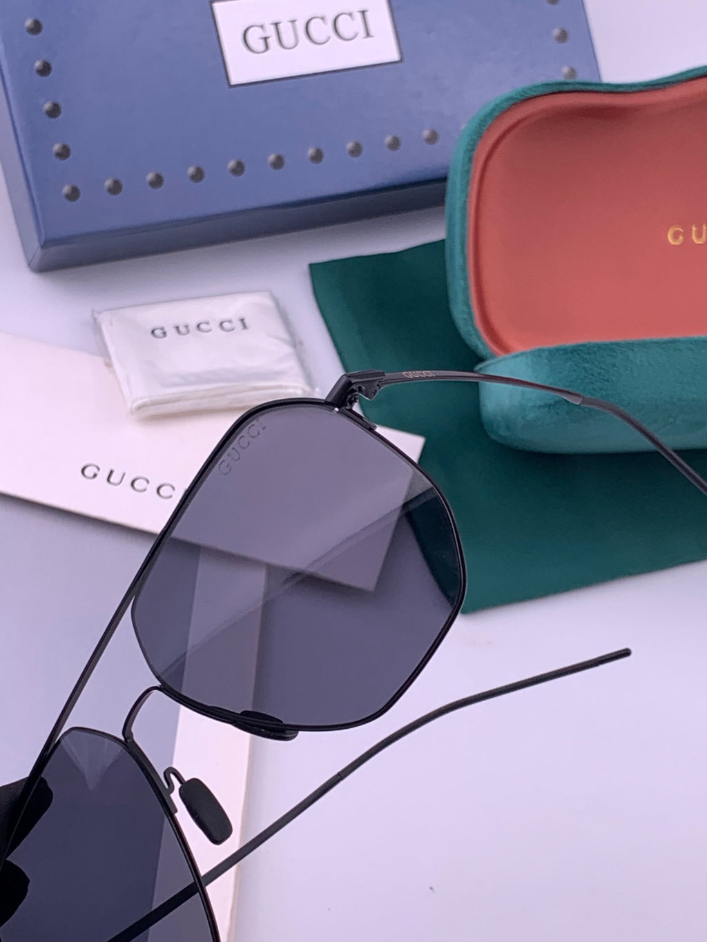 Gucci G3227 Polarized Aviator Gold Lens Sunglasses for Men - detail image 3