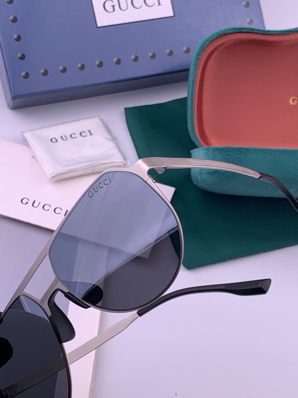 Gucci G7225 Polarized Aviator Gold Lens Sunglasses for Men - detail image 3
