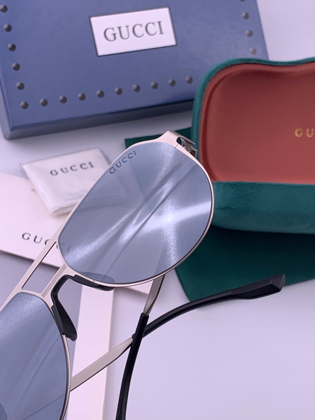Gucci G7225 Polarized Aviator Gold Lens Sunglasses for Men - detail image 4